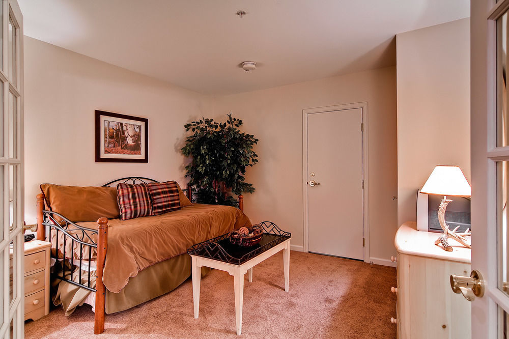 Meadows At Eagleridge Condos By Steamboat Resorts 斯廷博特斯普林斯 外观 照片
